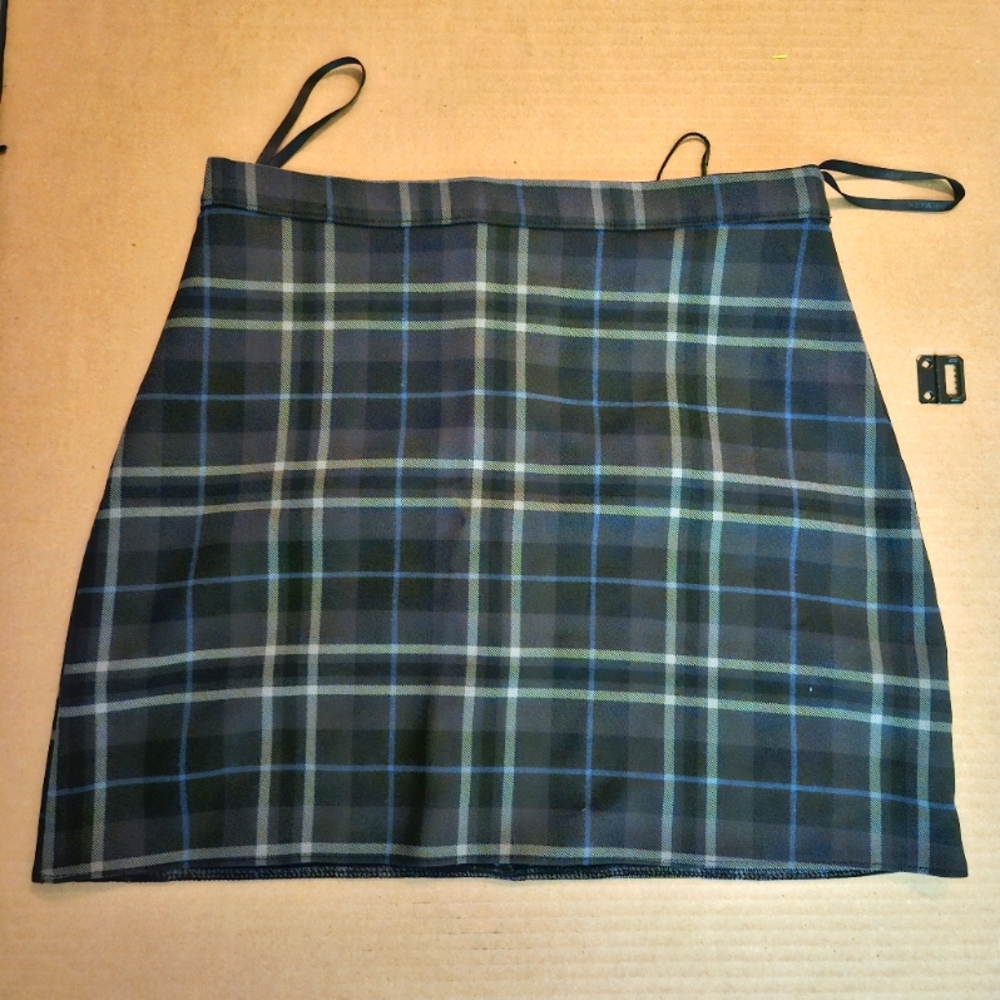 Plaid Skirt - Size 4 / Zippered